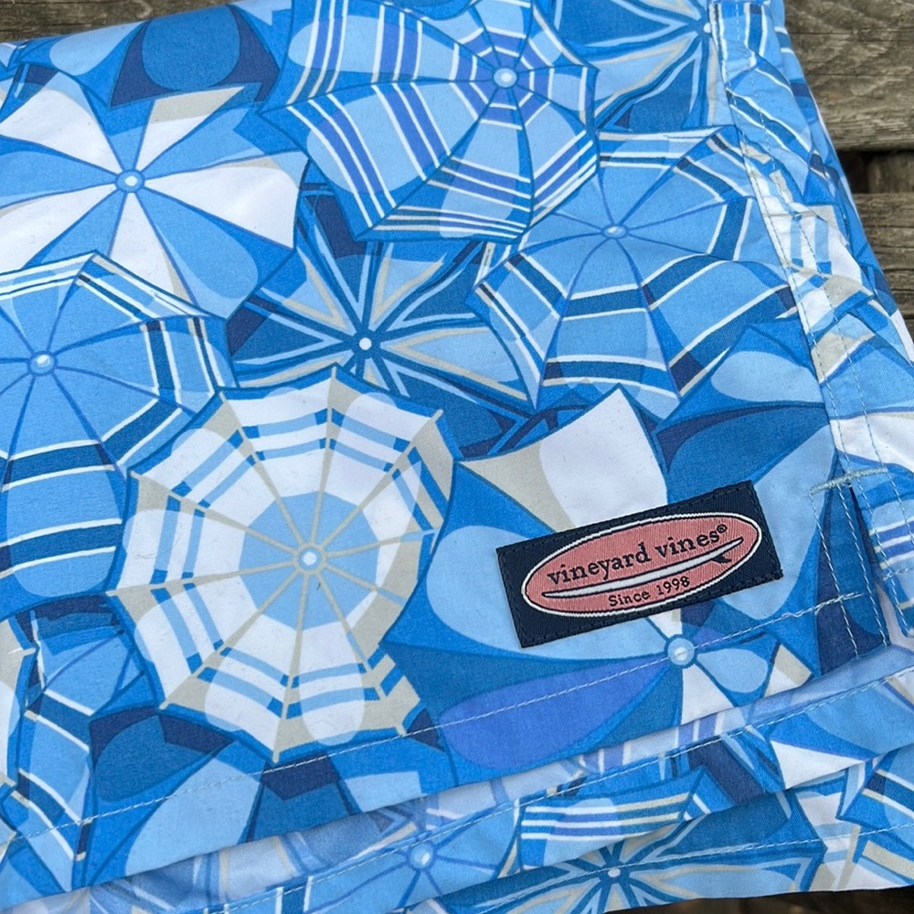 Vineyard Vines boys swim trunks. New. Size XL(18)